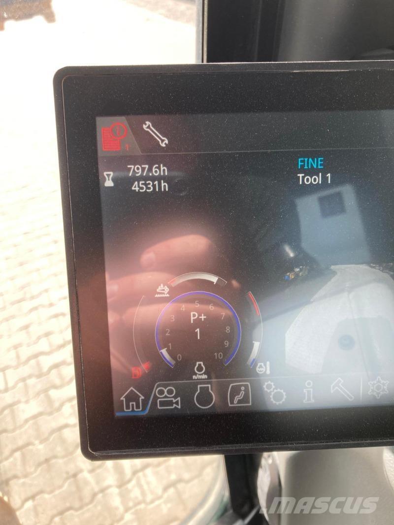 Liebherr R924 Pásové rýpadlá