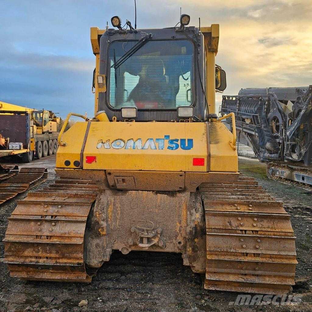 Komatsu D61PX-15F0 Pásové dozéry