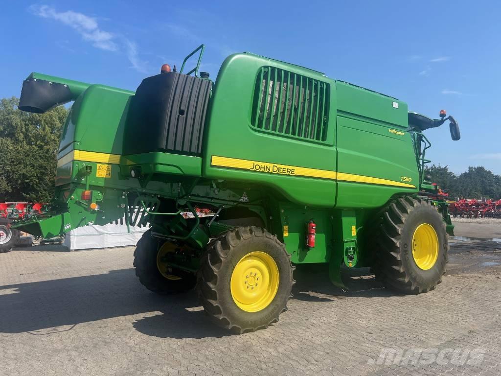 John Deere T 550 Kombinované zberacie stroje