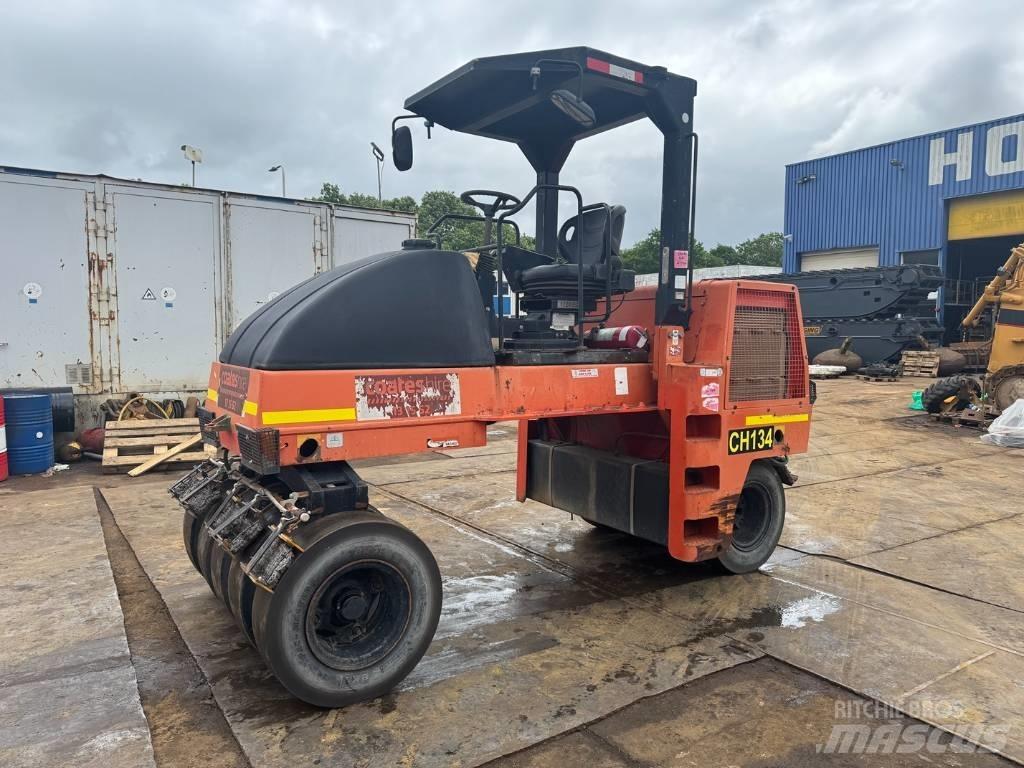Dynapac CP 142 Pneumatikové valce