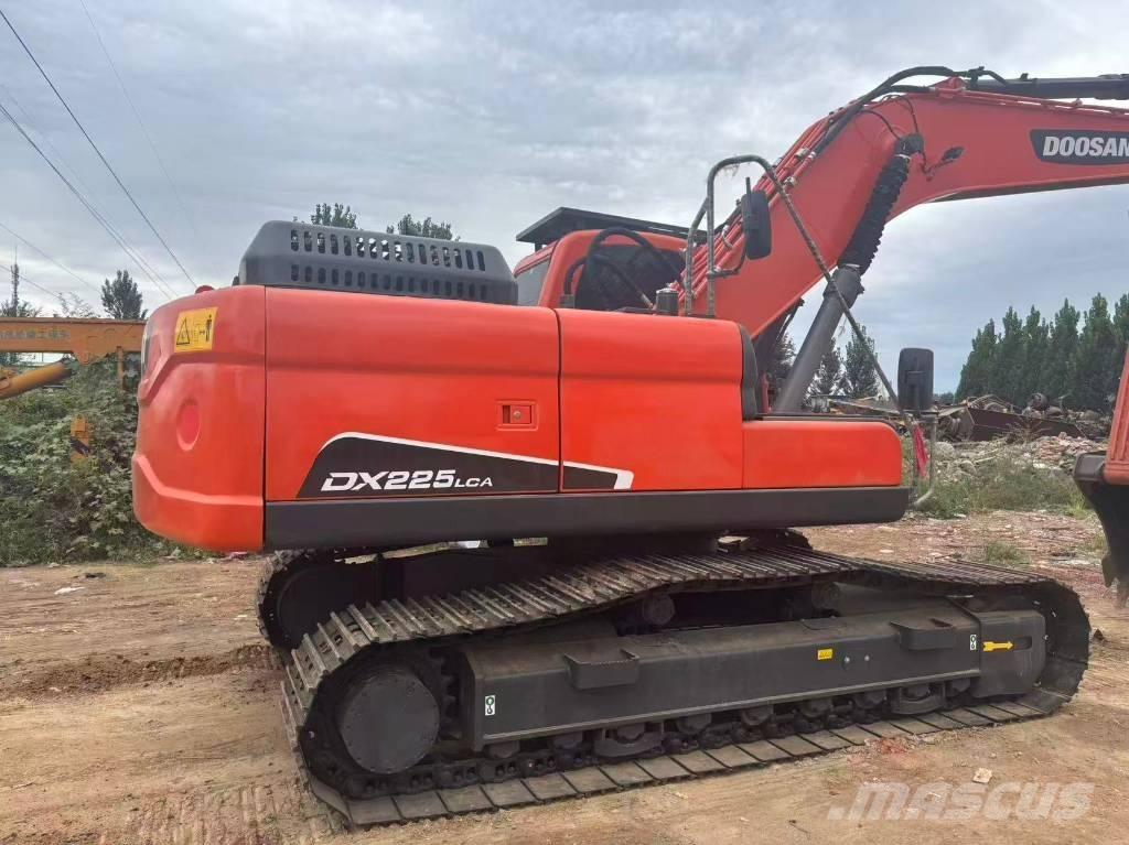 Doosan DX 225 Pásové rýpadlá