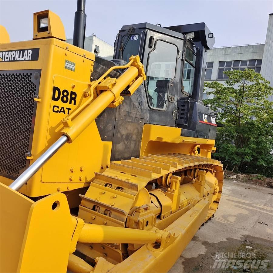 CAT D 8 R Pásové dozéry