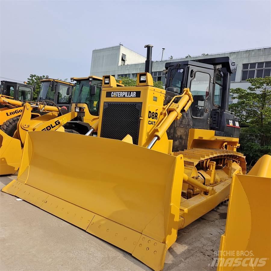 CAT D 8 R Pásové dozéry