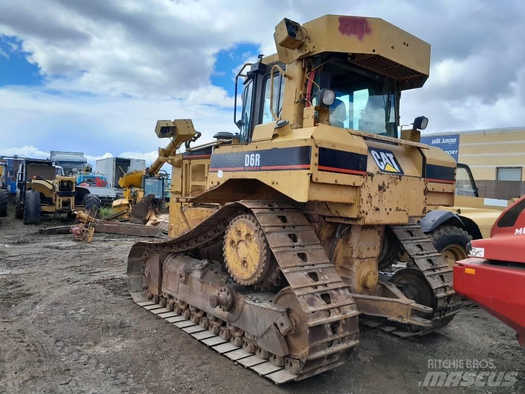 CAT D 6 R III Pásové dozéry
