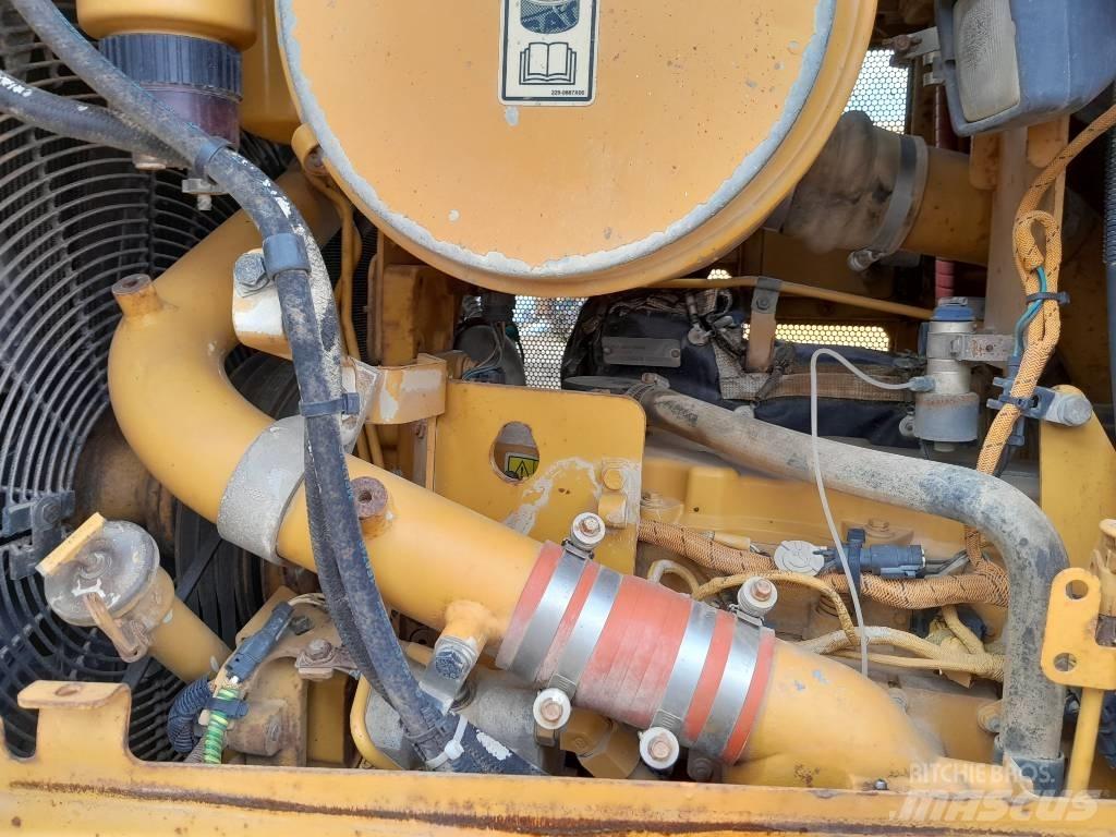 CAT D 6 R III Pásové dozéry