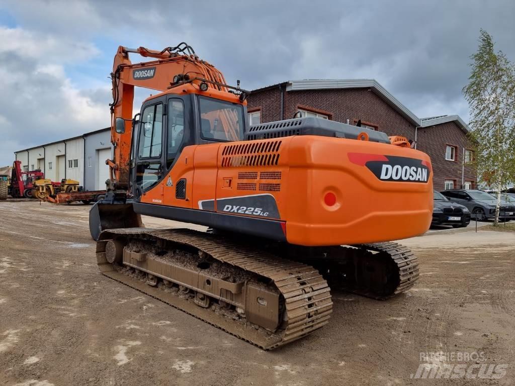 Doosan DX 225 LC-3 Pásové rýpadlá