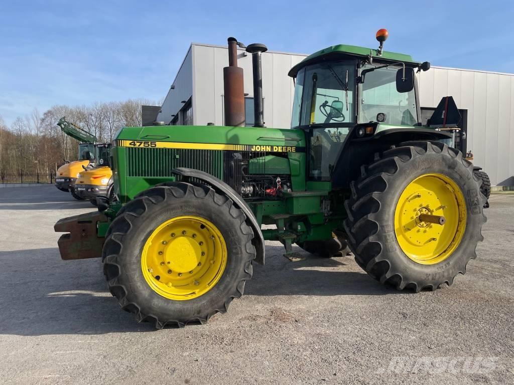 John Deere 4755 Traktory