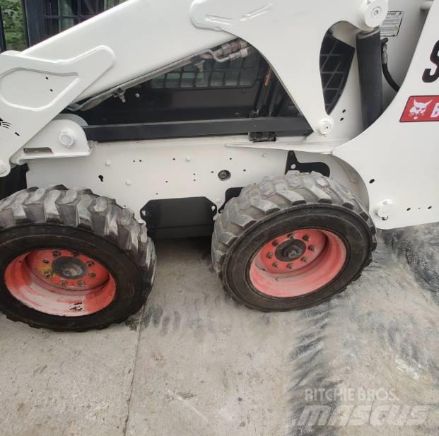 Bobcat S300 Šmykom riadené nakladače