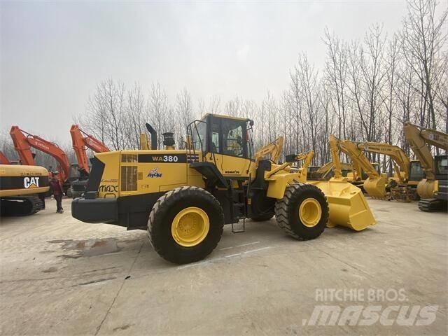 Komatsu WA380 Kolesové nakladače