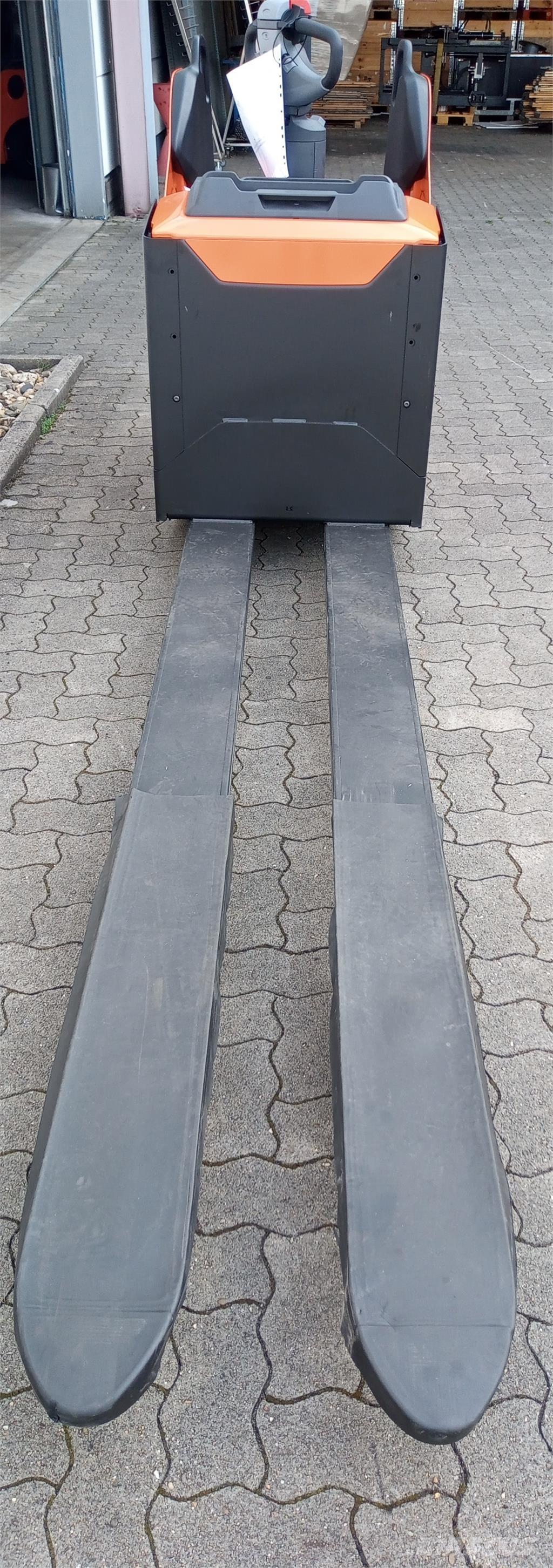 Toyota LPE 250 Ručne vedené vysokozdvižné vozíky