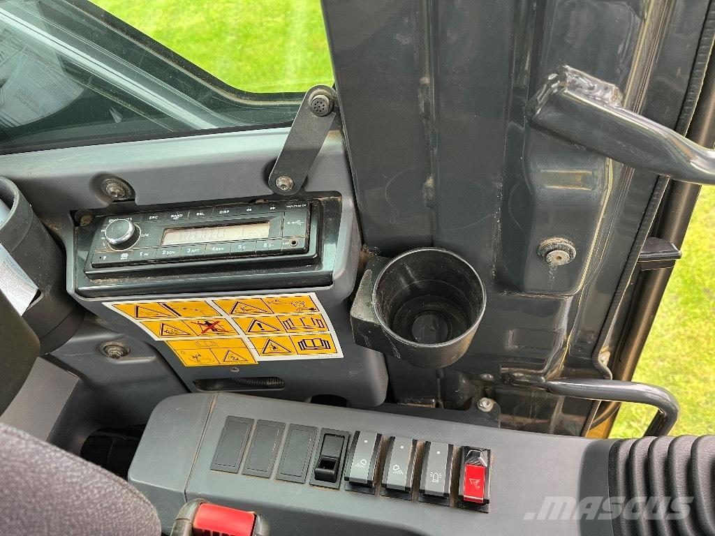 Komatsu PW 118 Kolesové rýpadlá