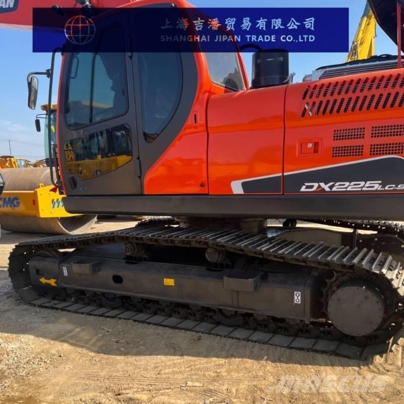 Doosan DX 225 Pásové rýpadlá