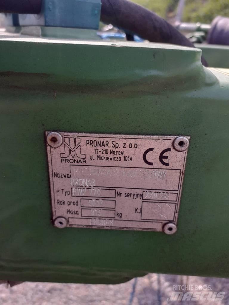 Pronar PWP 770 Obracače a zhrabovače sena