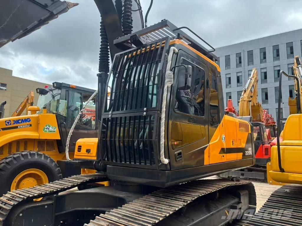 Hyundai HX 220 Pásové rýpadlá