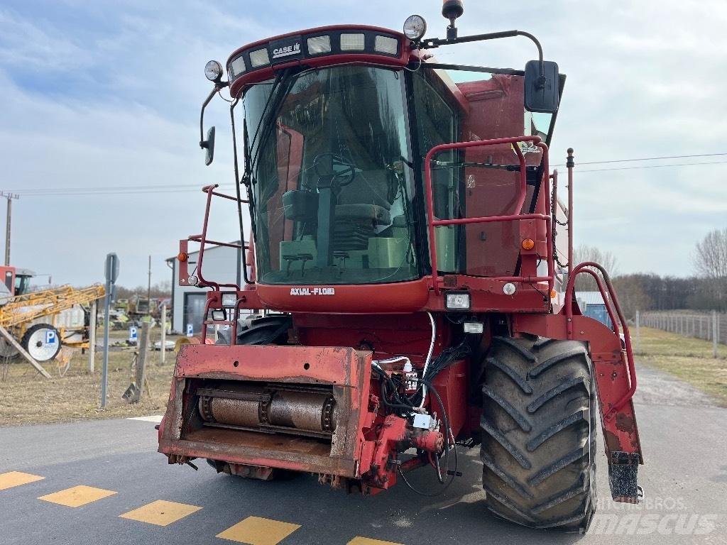 Case IH 2388 Kombinované zberacie stroje