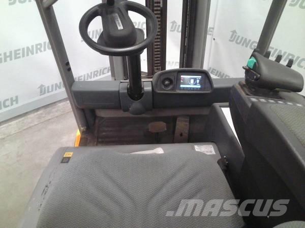 Jungheinrich EFG 320 Akumulátorové vozíky