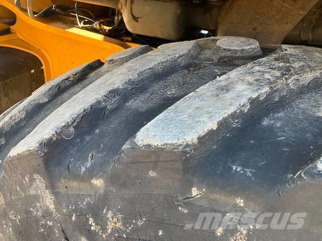 JCB 3 CX Rýpadlo-nakladače