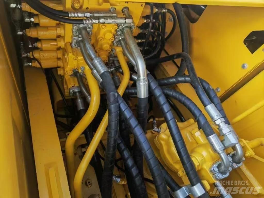 Komatsu 200-8 Pásové rýpadlá