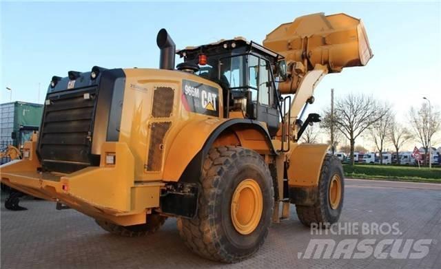 CAT 966M Kolesové nakladače