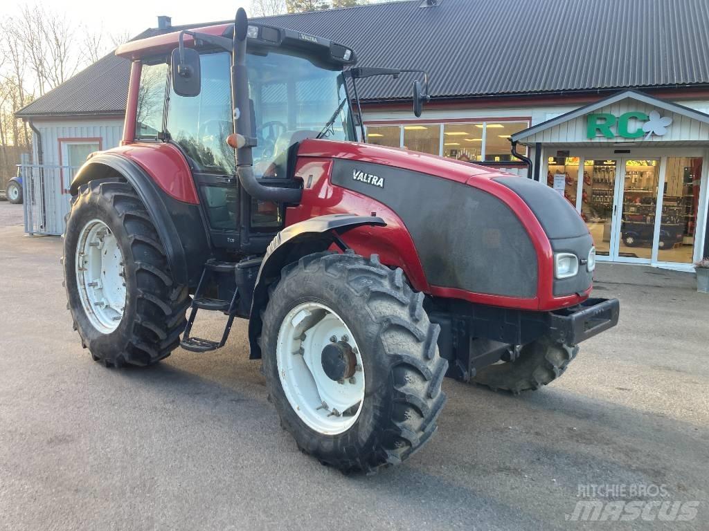 Valtra T 120 Traktory