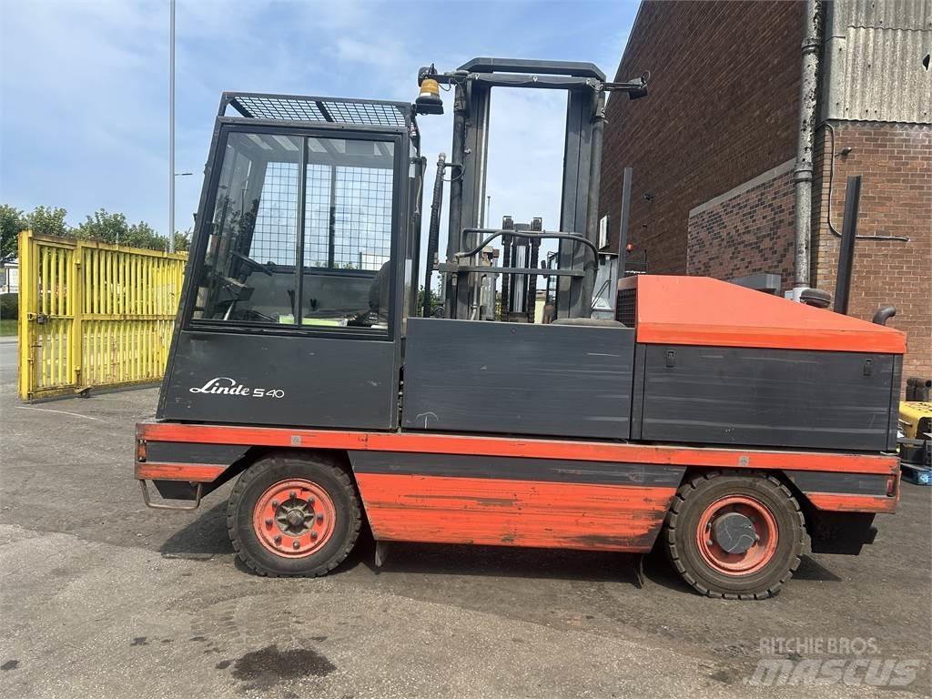 Linde S40 Bočný vysokozdvižný vozík