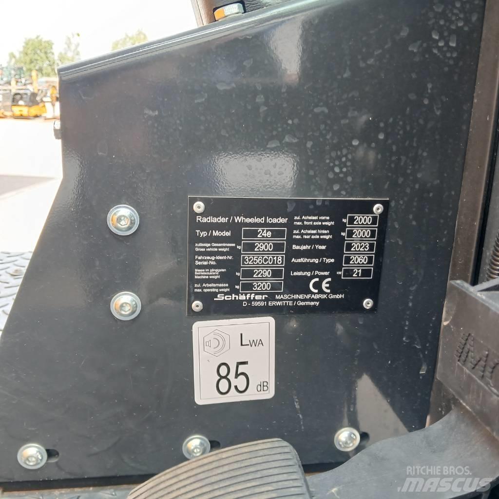 Schäffer Lader 24e Šmykom riadené nakladače