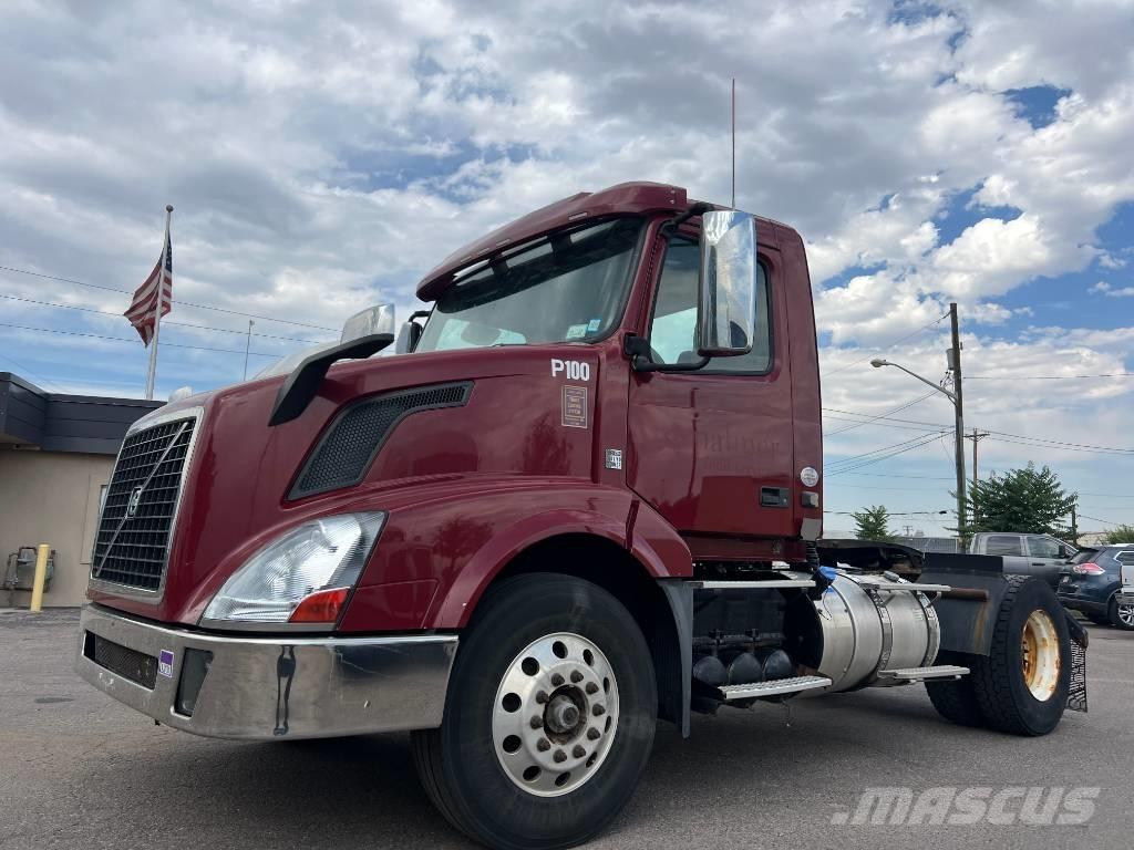 Volvo VNL 42 T300 Ťahače