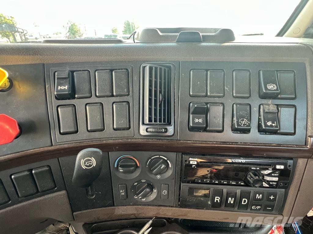 Volvo VNL 42 T300 Ťahače