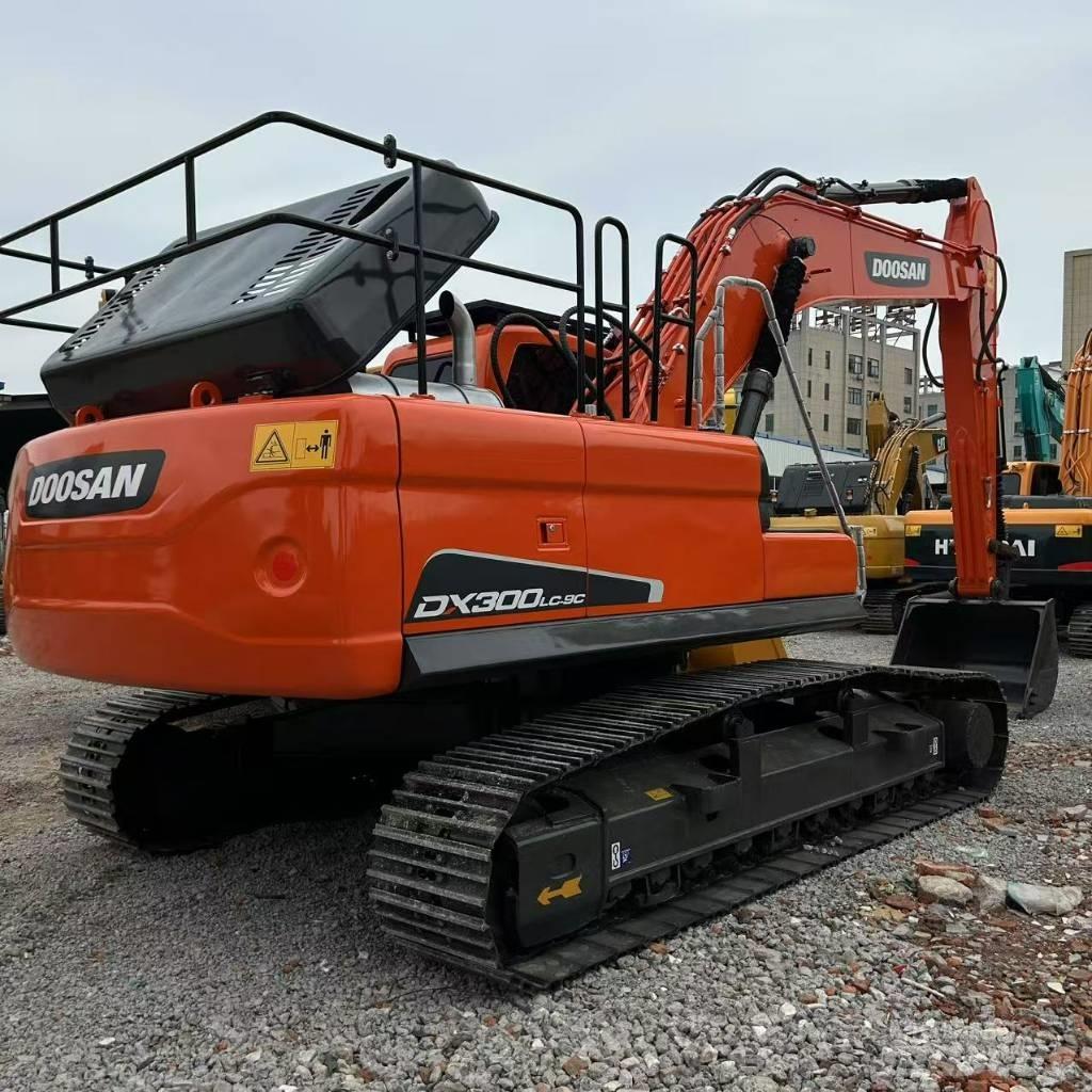 Doosan 300LC-9C Pásové rýpadlá