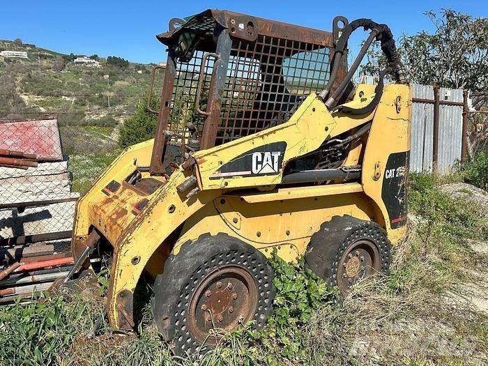 CAT 248 Mininakladače