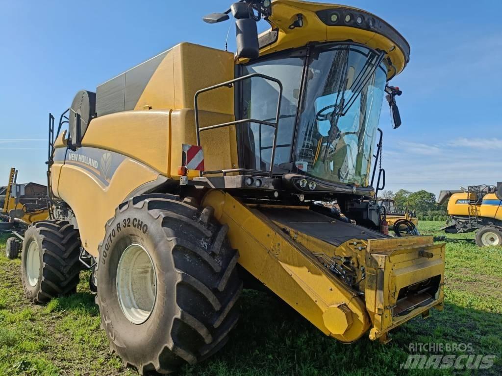 New Holland CX 8.90 Kombinované zberacie stroje