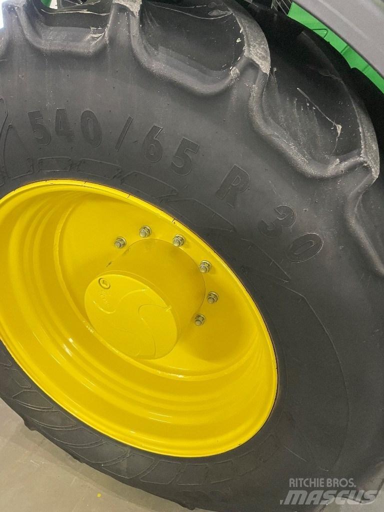John Deere 6155R Traktory