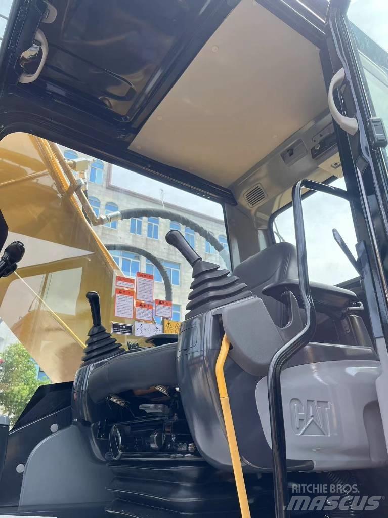 CAT 320D2 Pásové rýpadlá