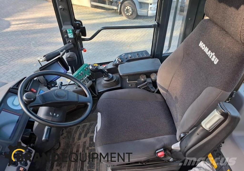 Komatsu WA270-7 Kolesové nakladače