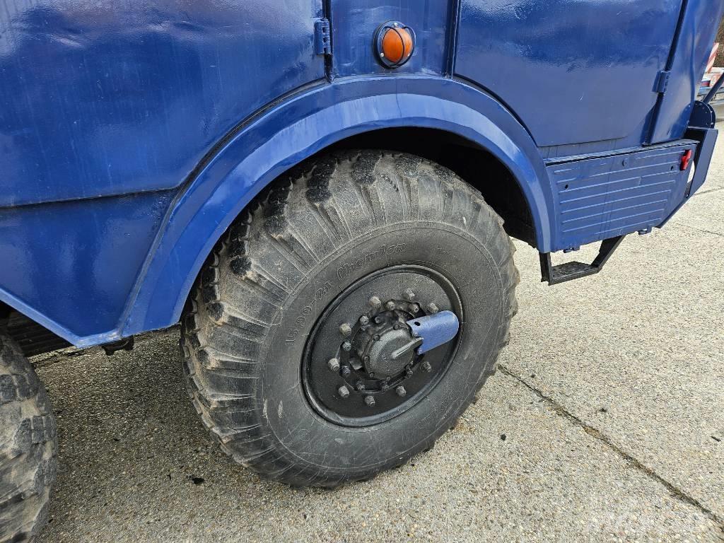 Tatra 813 8x8 KOLOS Nákladné vozidlá bez nadstavby