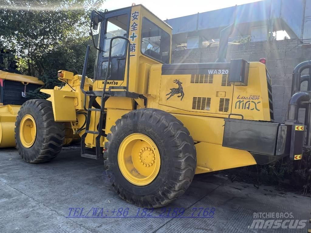 Komatsu WA320 Kolesové nakladače