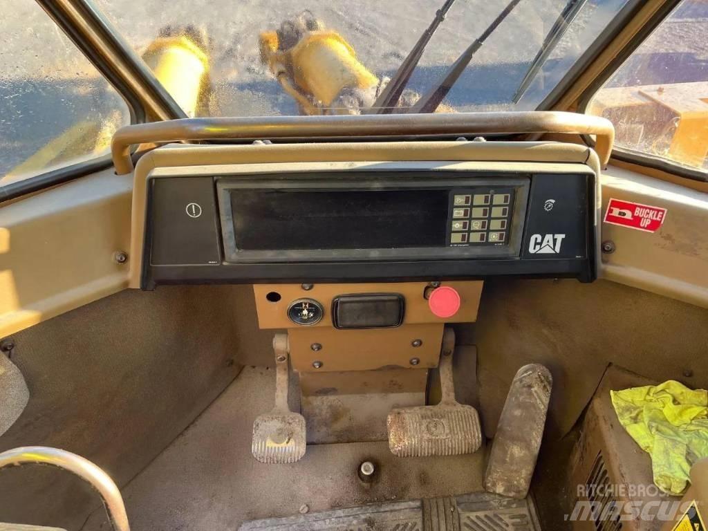 CAT 988 F Kolesové nakladače
