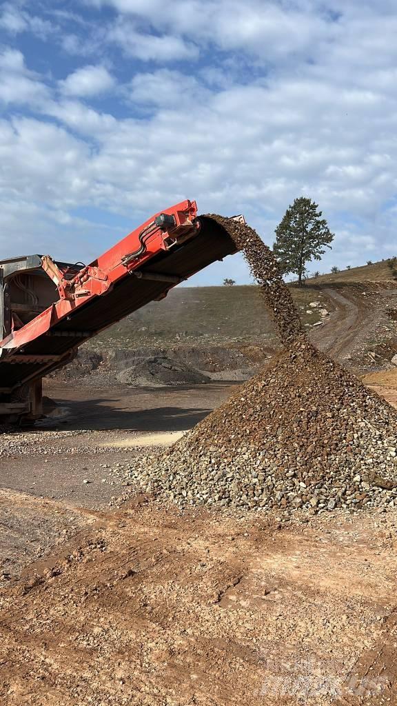 Sandvik QI240 Mobilné drviče