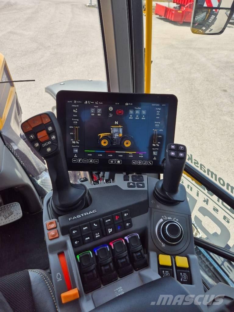 JCB Fastrac 4220 Traktory