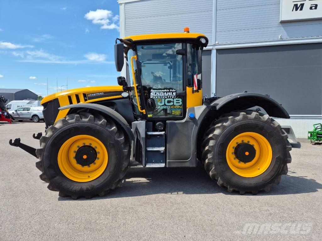 JCB Fastrac 4220 Traktory
