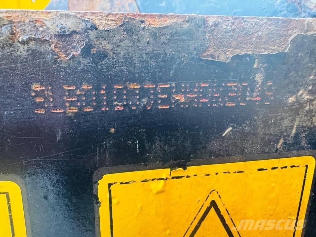 JCB 6 T Stavebné sklápače