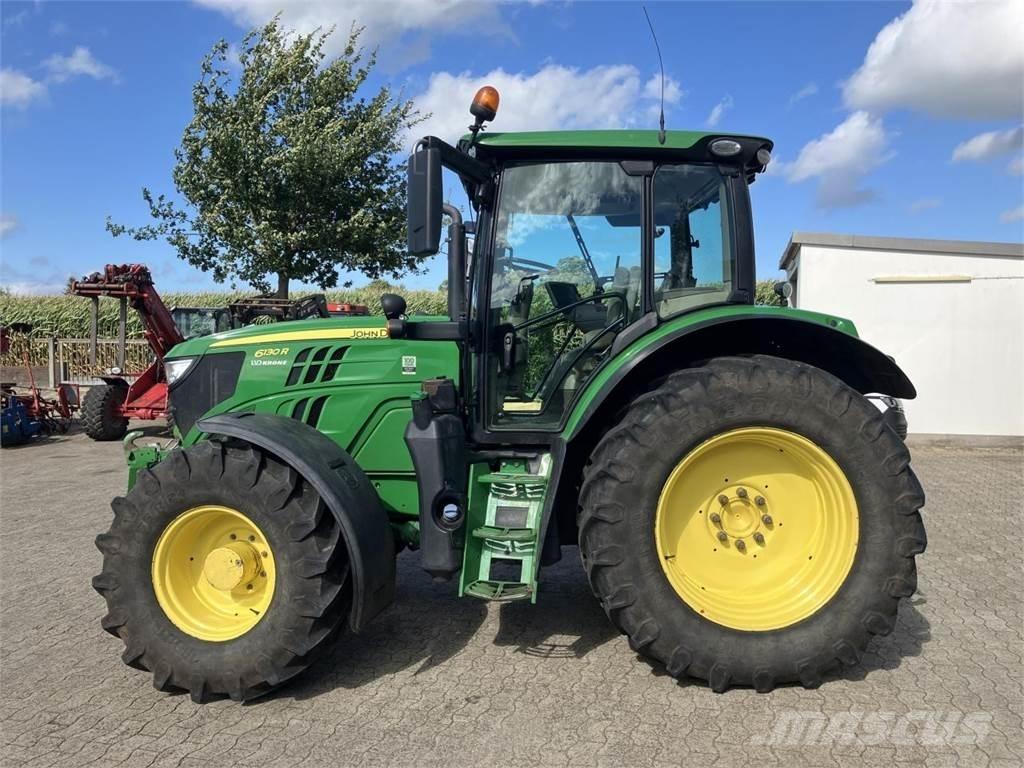 John Deere 6130R Traktory
