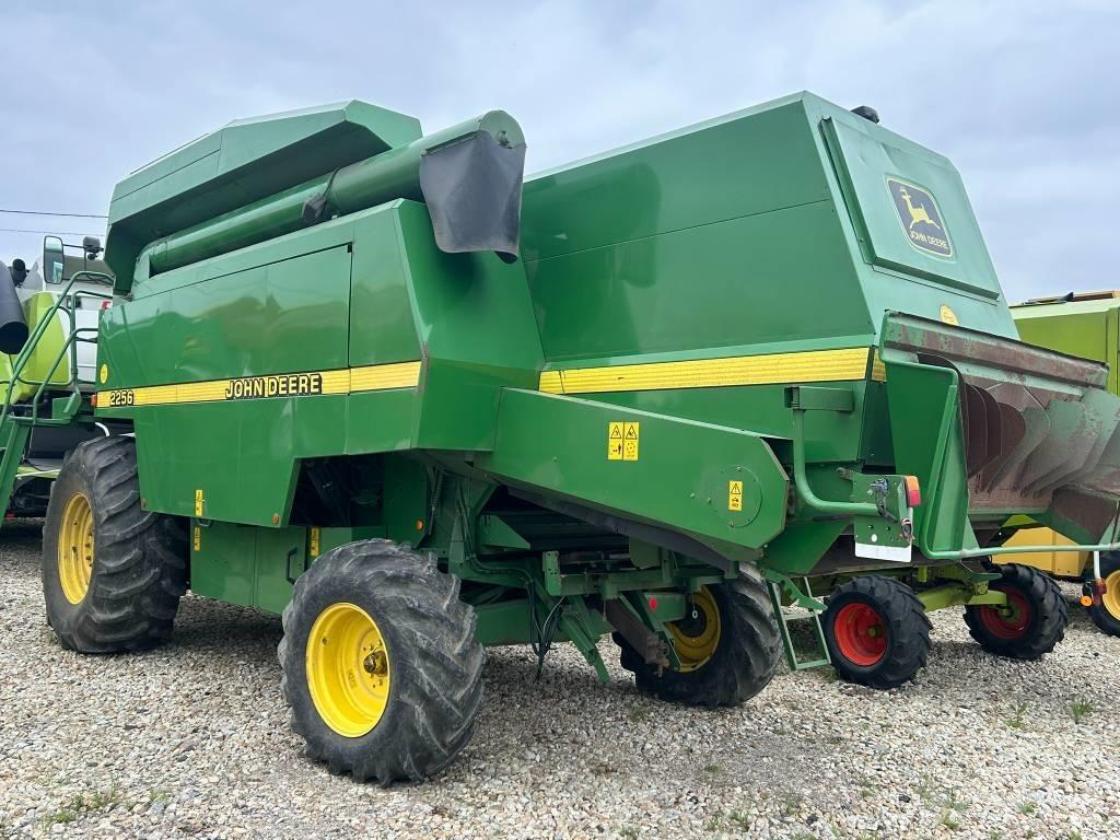 John Deere 2256 Kombinované zberacie stroje