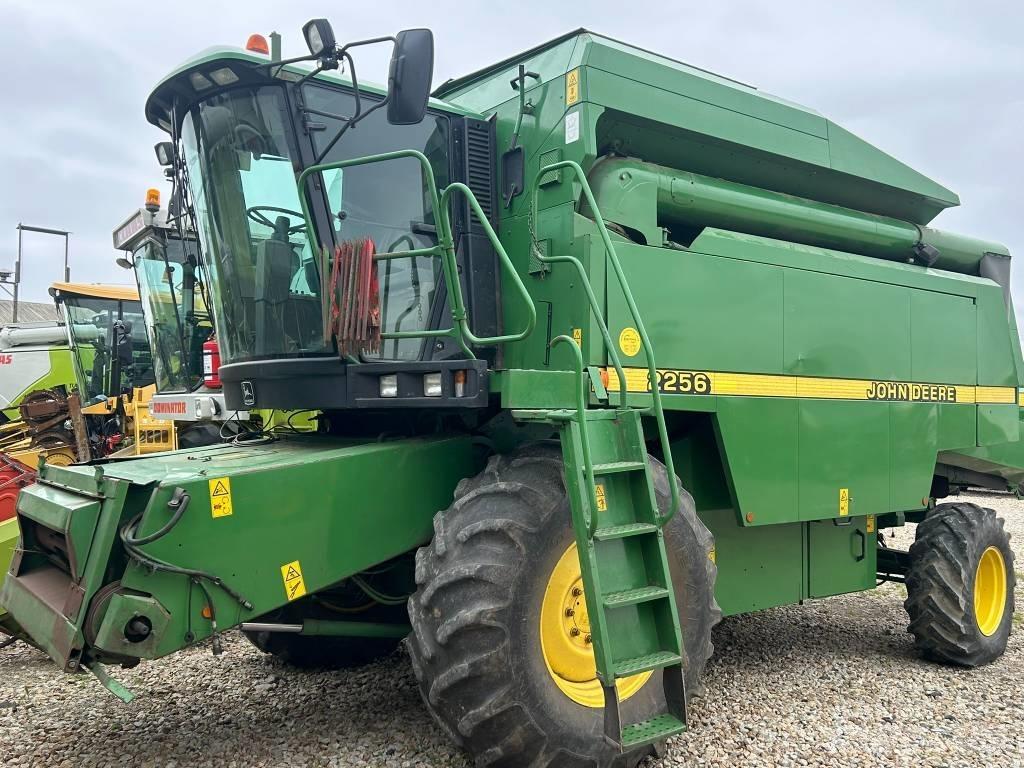 John Deere 2256 Kombinované zberacie stroje