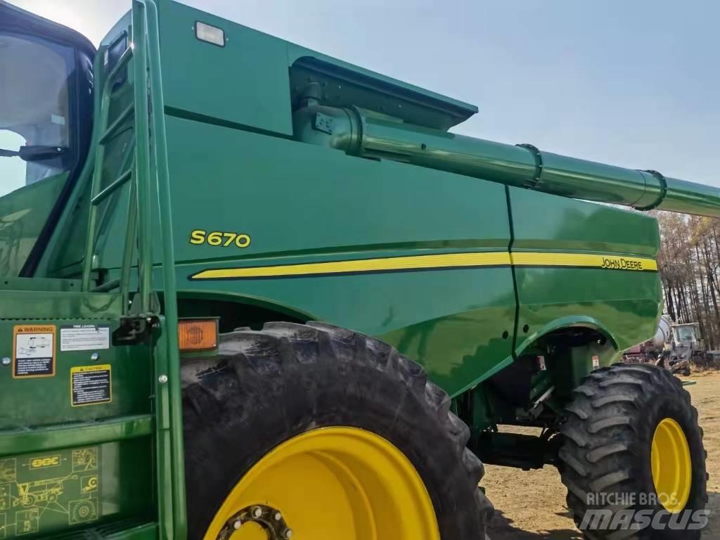John Deere S670 Kombinované zberacie stroje