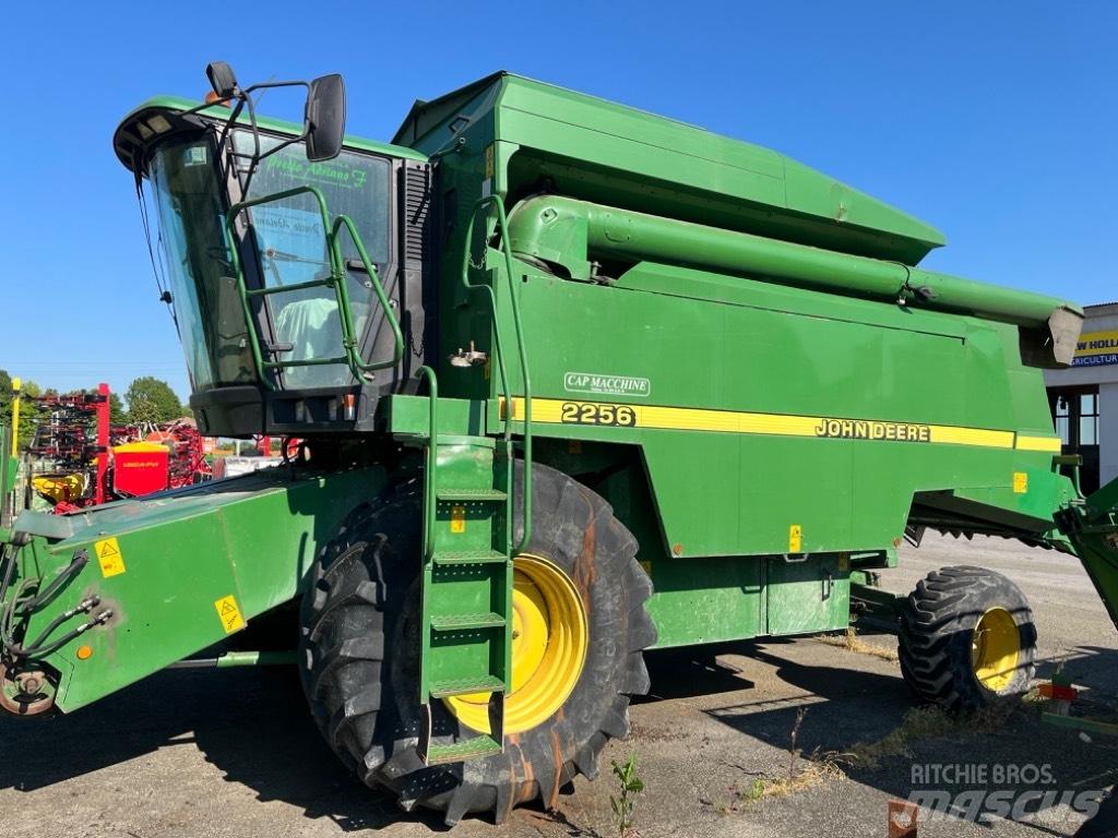 John Deere 2256 Kombinované zberacie stroje