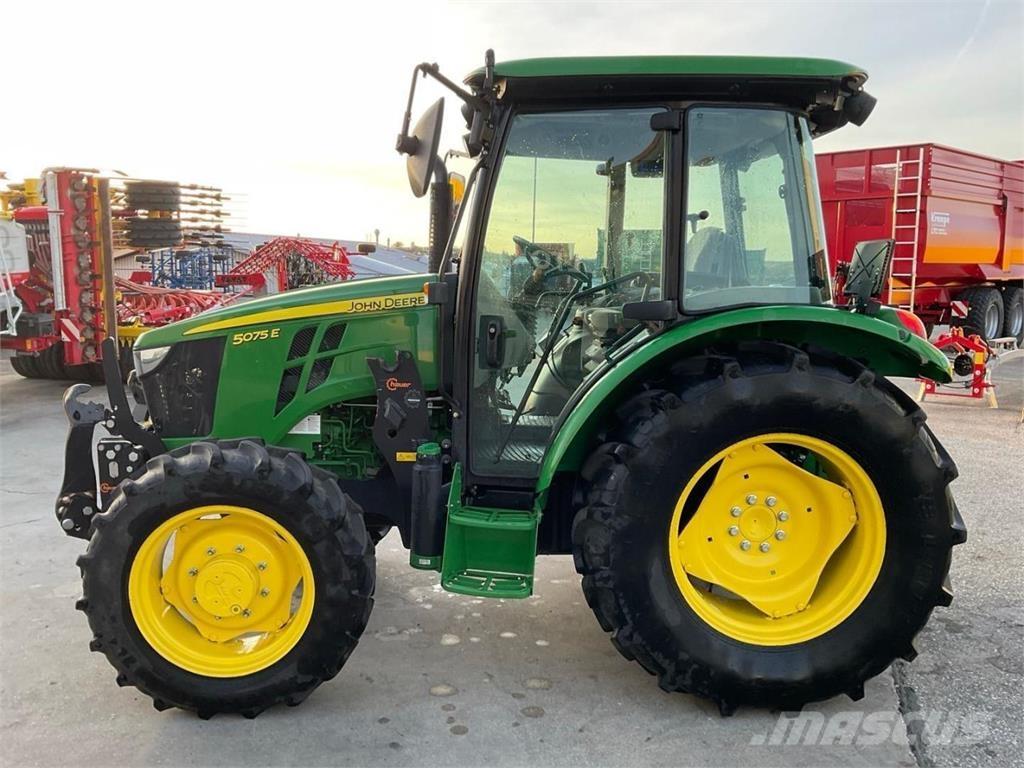 John Deere 5075E Traktory