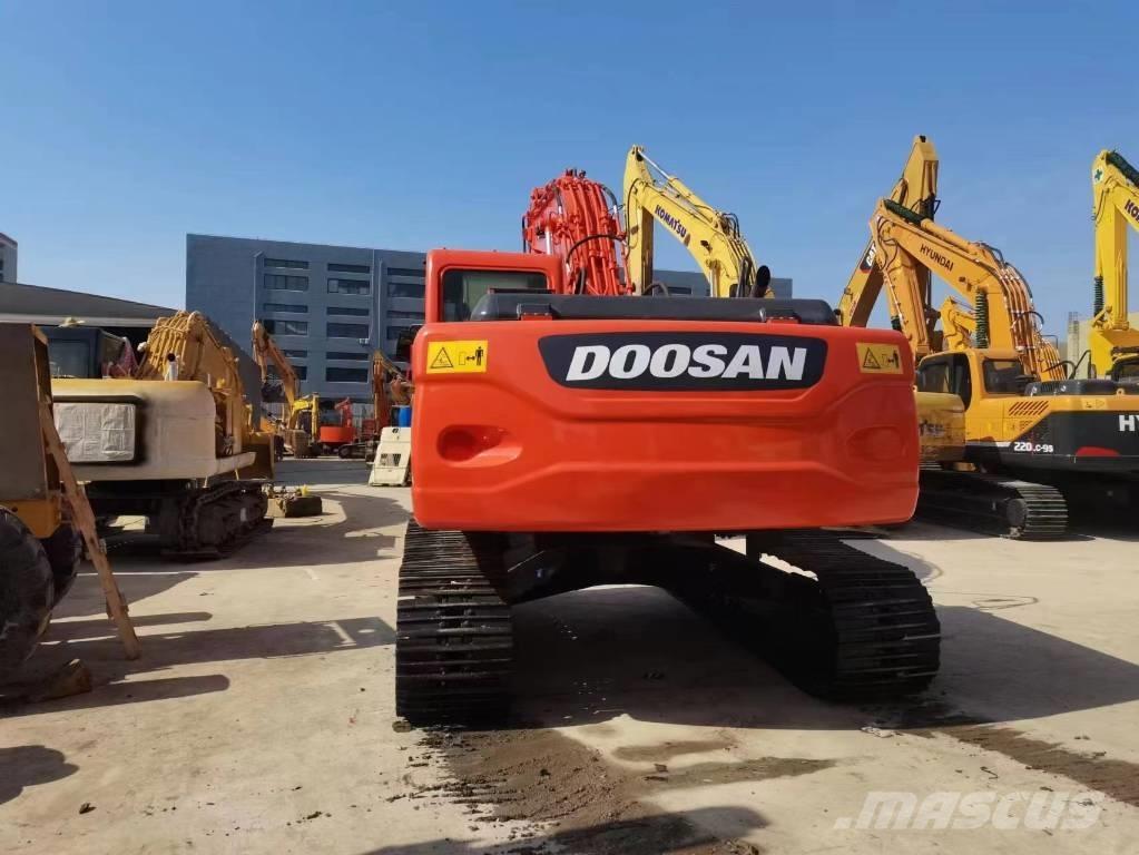 Doosan DX 225 Pásové rýpadlá