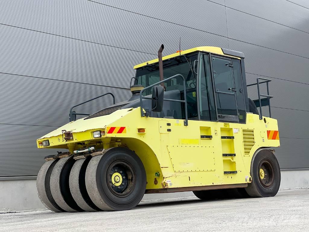 Ammann AP 240 Pneumatikové valce
