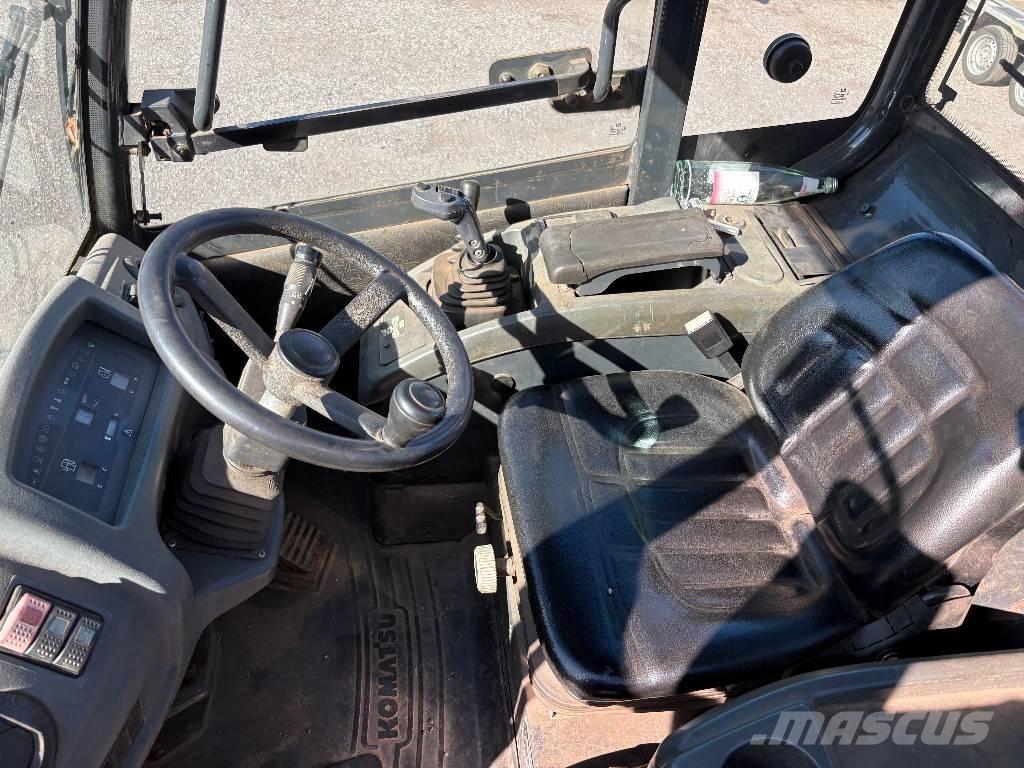 Komatsu WA 90 Kolesové nakladače